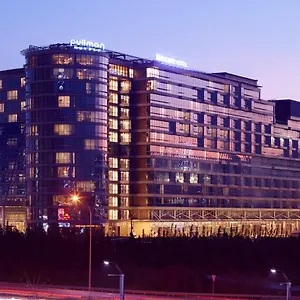 Mercure West & Convention Center Hotel