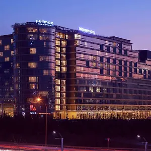 5* מלון Pullman & Convention Center